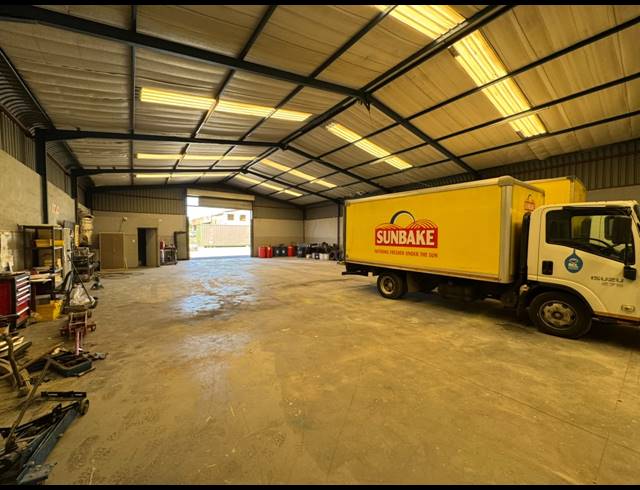 1,625M² WAREHOUSE FOR SALE IN RAND LEASE